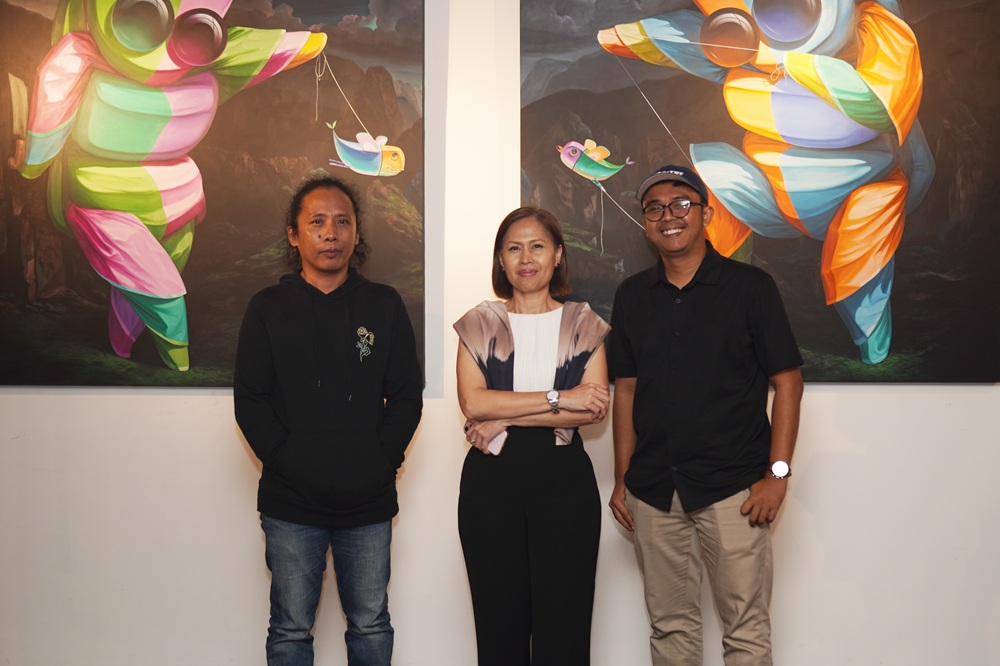 Foto Bersama Agustan (Seniman), Windi Salomo (ART Director ARTOTEL Group), Firma Summa (Seniman)