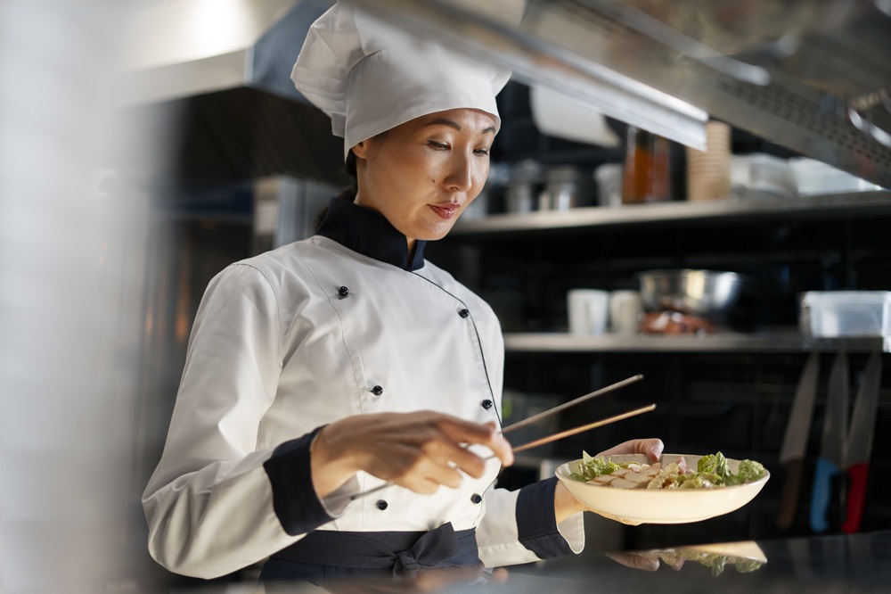 Di Hotel Tak Hanya Resepsionis &Housekeeping Saja Melainkan Masih Banyak Tim Lainnya Termasuk Chef