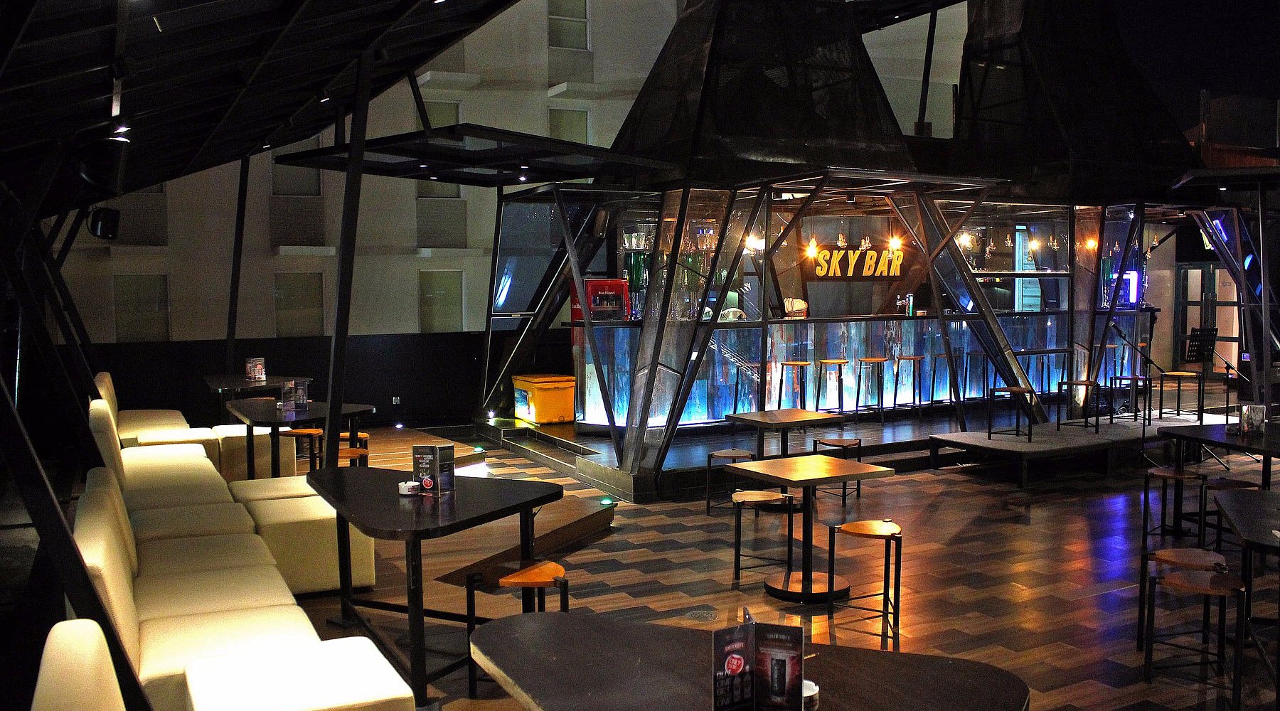 Loveshack Skybar - MaxOneHotels Tidar Surabaya
