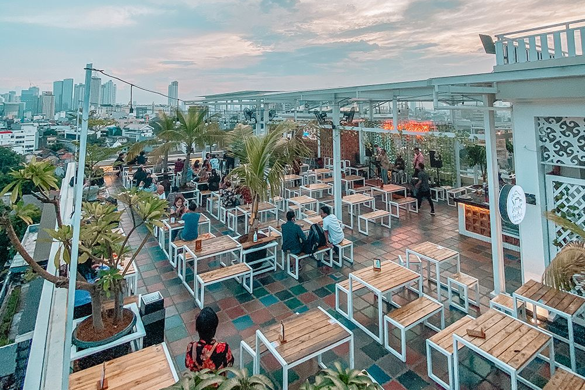 Sensasi Nongkrong Di Cafe Rooftop Hotel Terbaik Di Surabaya!