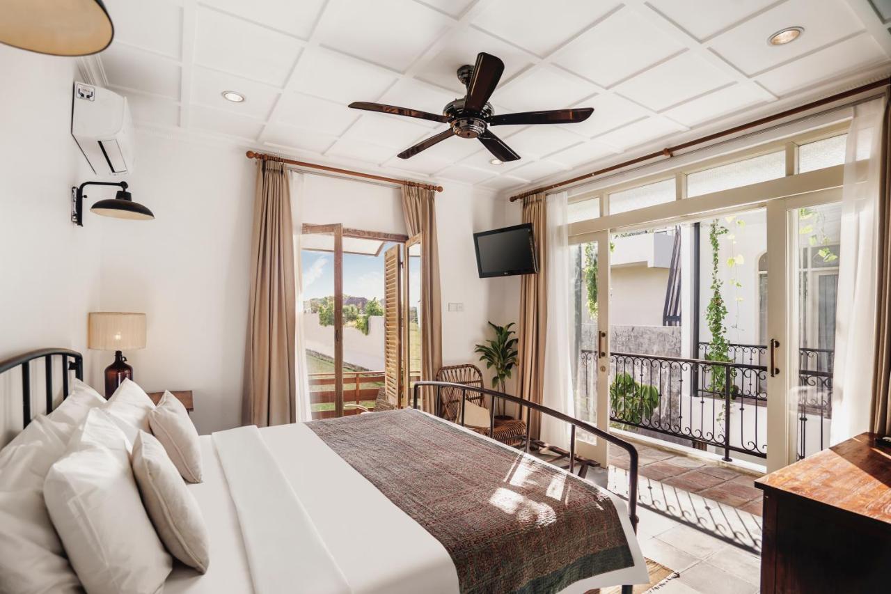 Brown Feather Hotel Seminyak