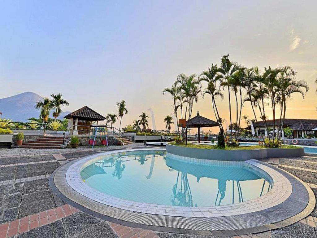 Grand Whiz Hotel Trawas