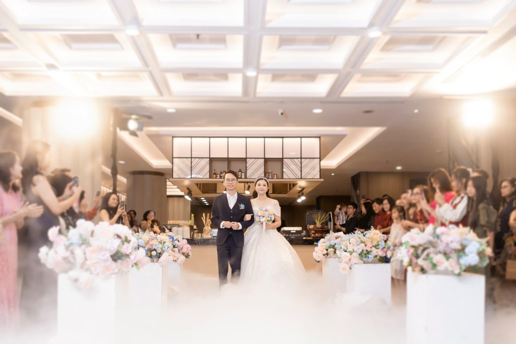 Foto pernikahan di ballroom dan restoran