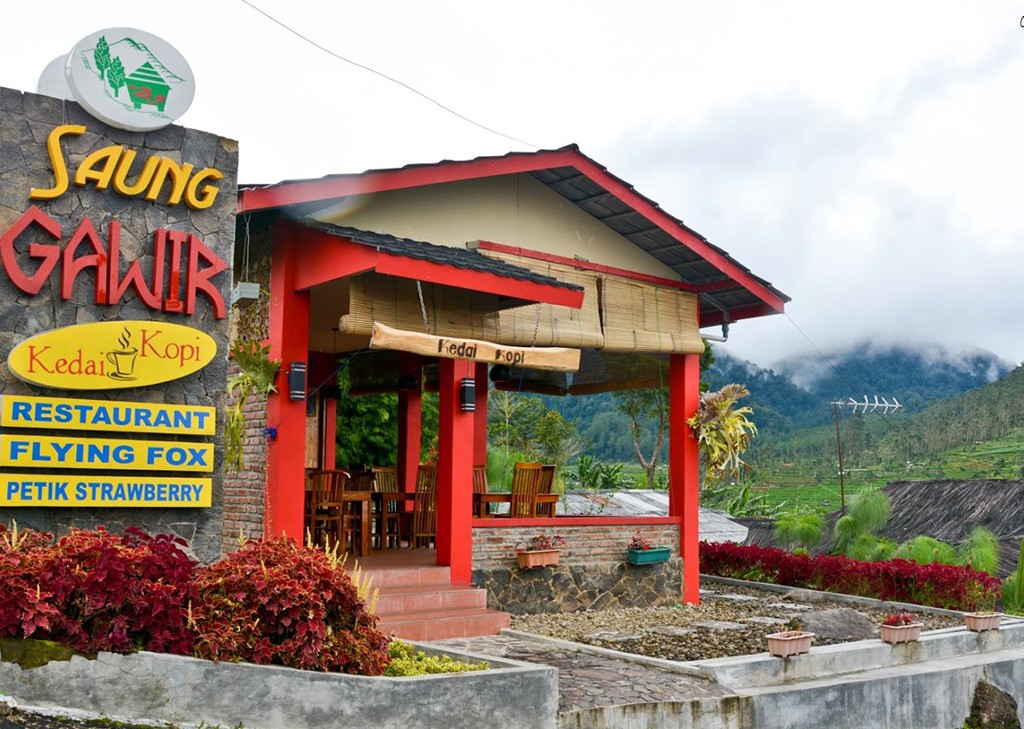 Saung Gawir Resto&Villa