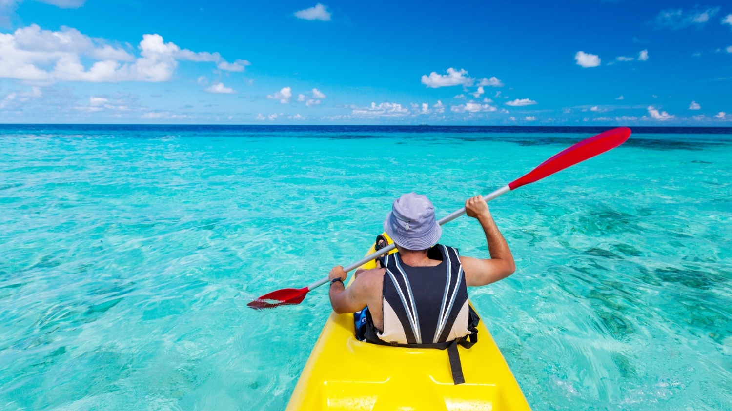 Paddle Board di Perairan Pulau Macan