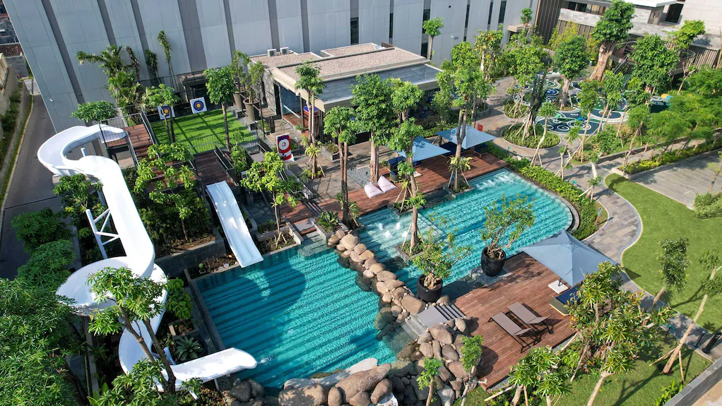 kolam renang hotel padma semarang