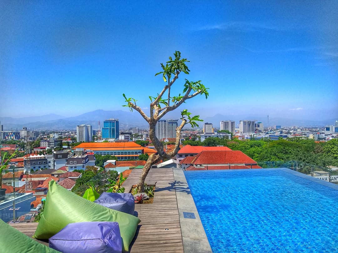 Infinity Pool di Janevalla Bandung