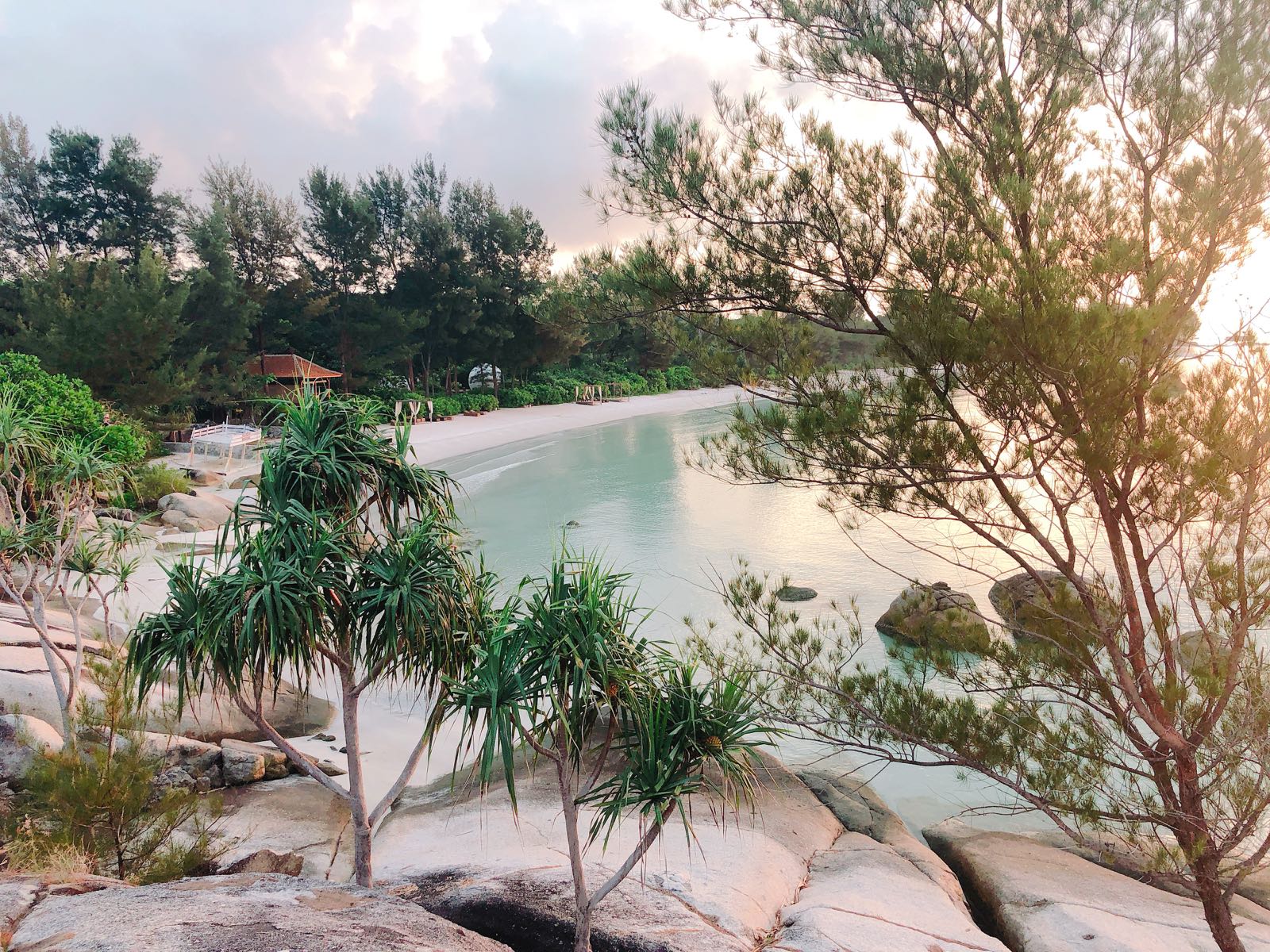  Arumdalu Area hutan alami di sekitar resort