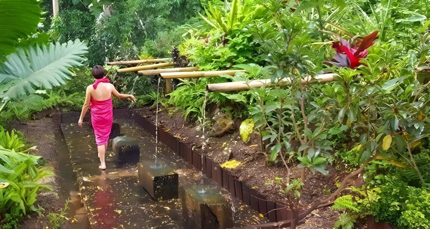 Meditasi Air di Bali Silent Retreat