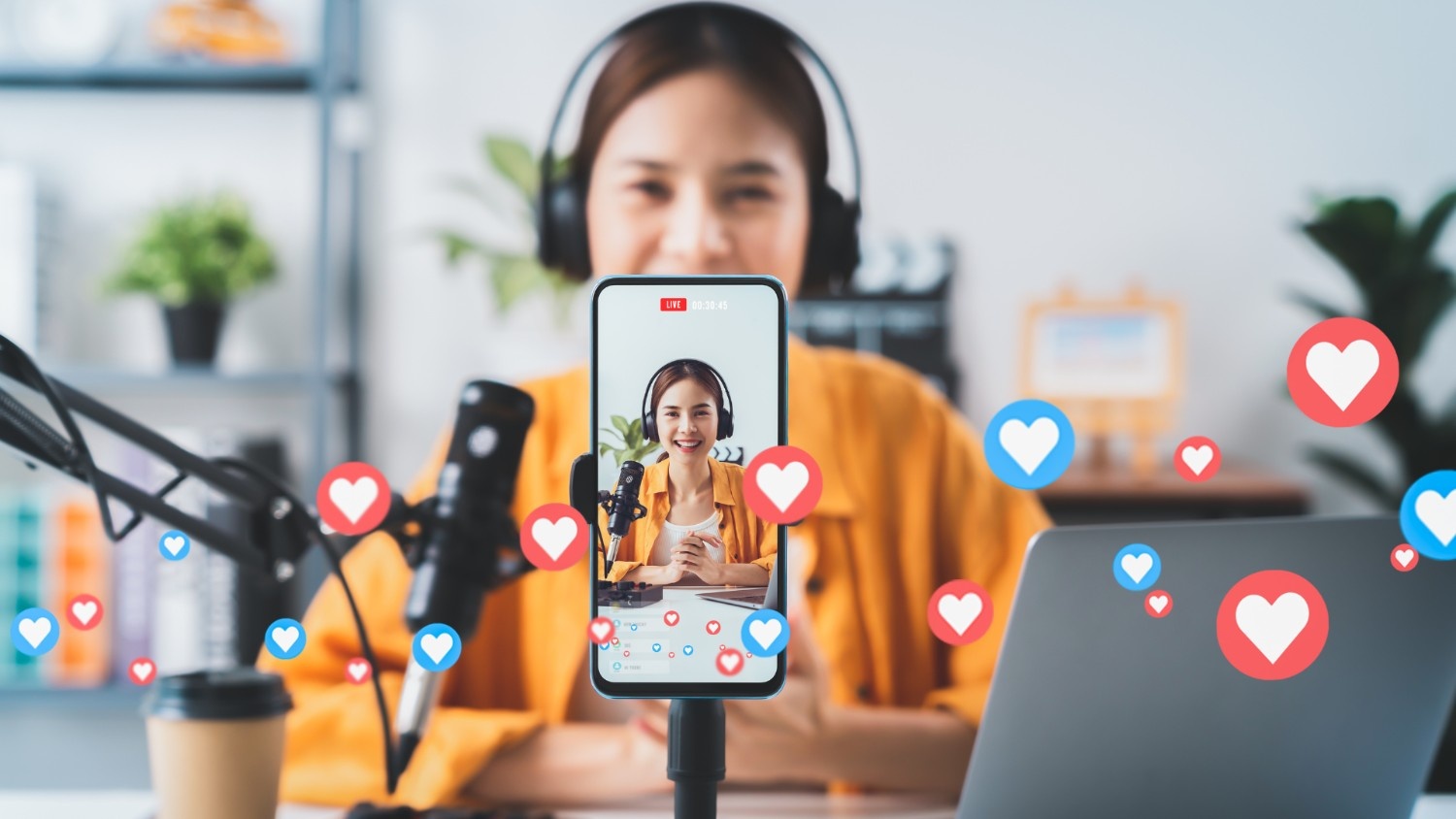 Influencer Berinteraksi dengan Audiens