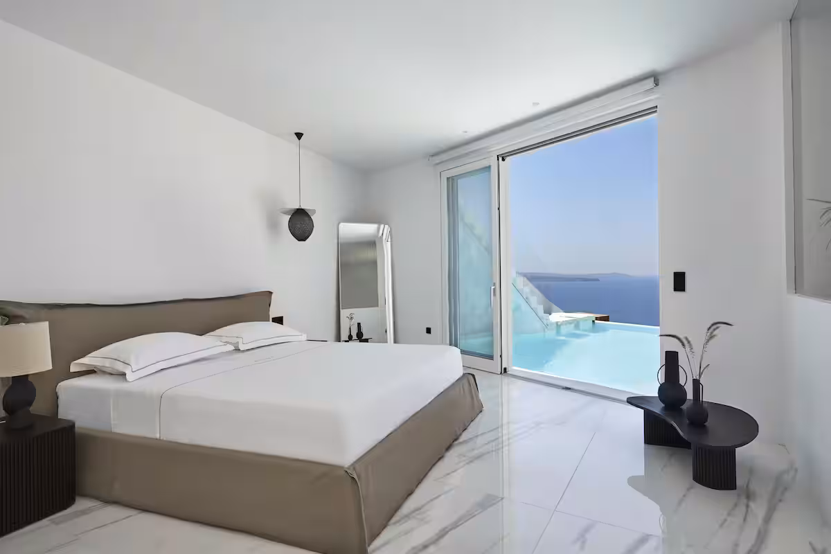 Interior kamar saint luxury suites