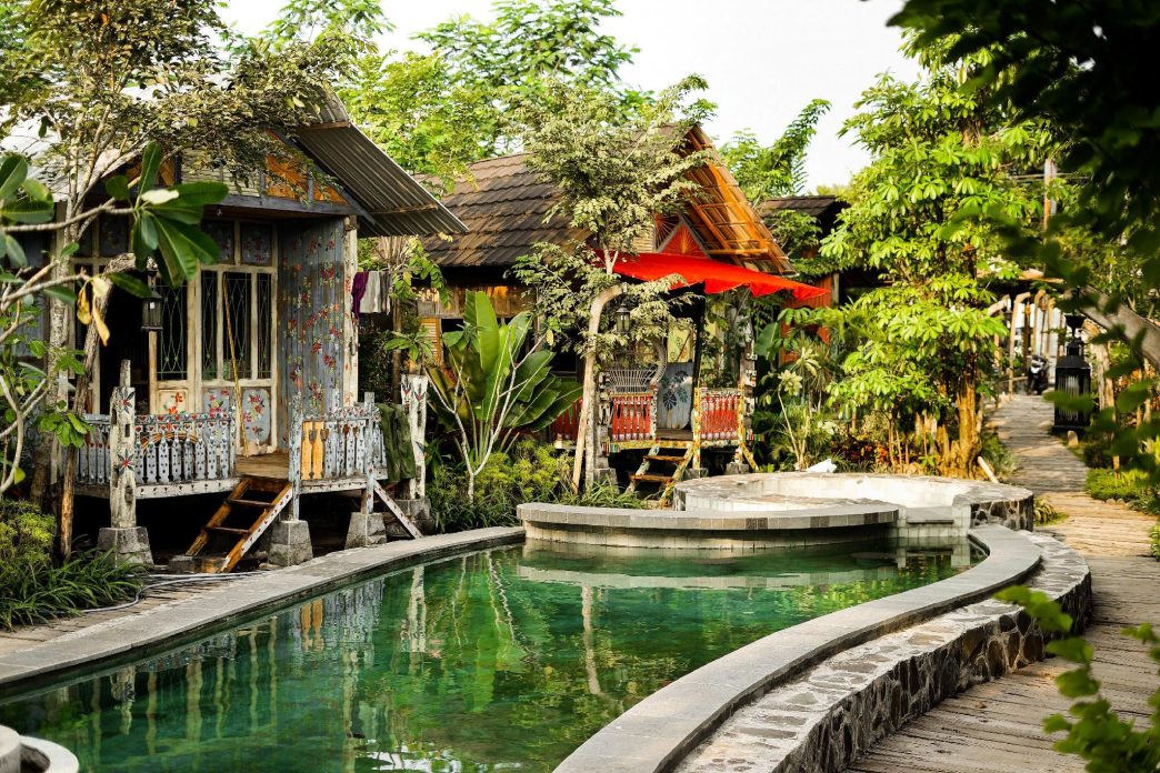 La Luna Resort dengan akses jalan yang asri