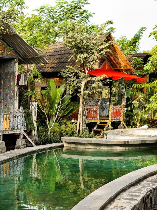 La Luna Resort dengan akses jalan yang asri