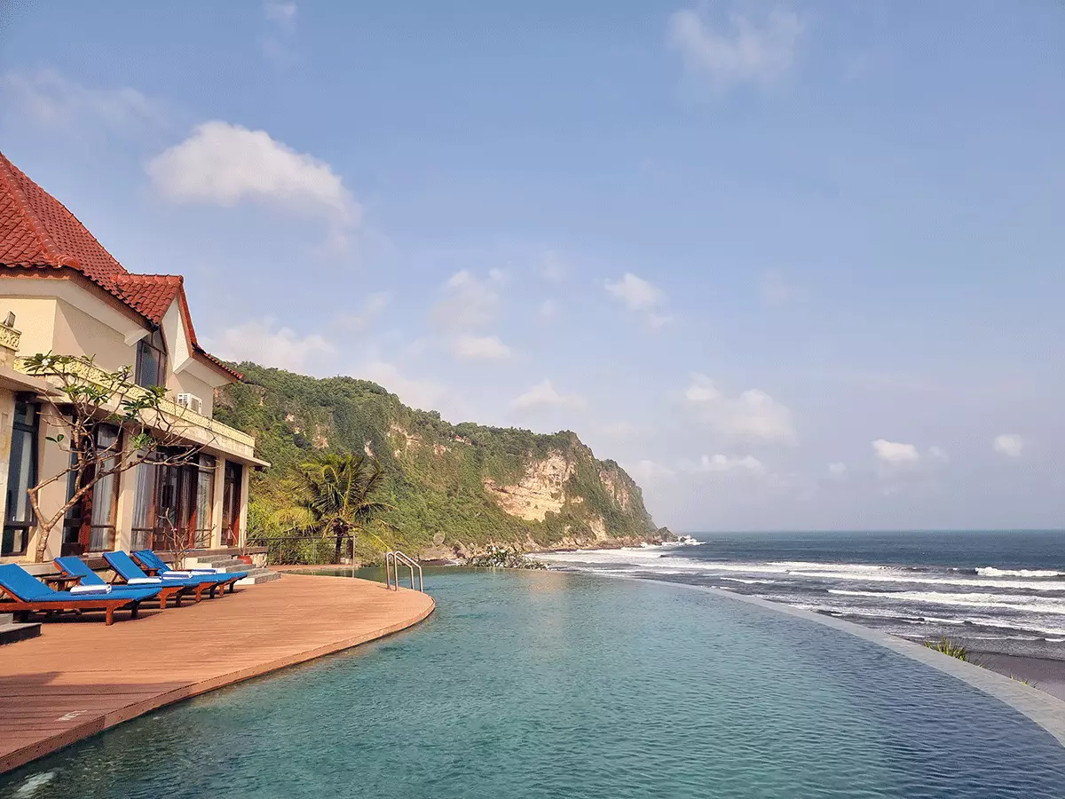Queen Of The South Resort