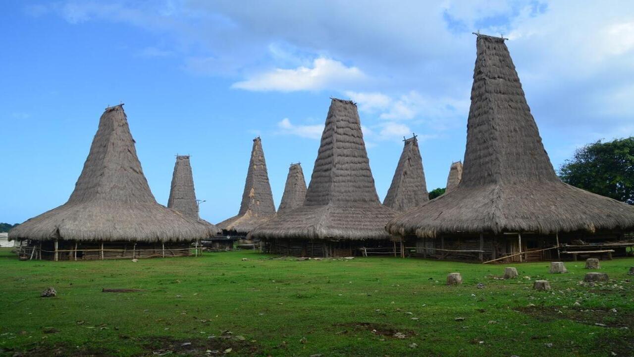  cap karoso Rumah Adat Sumba