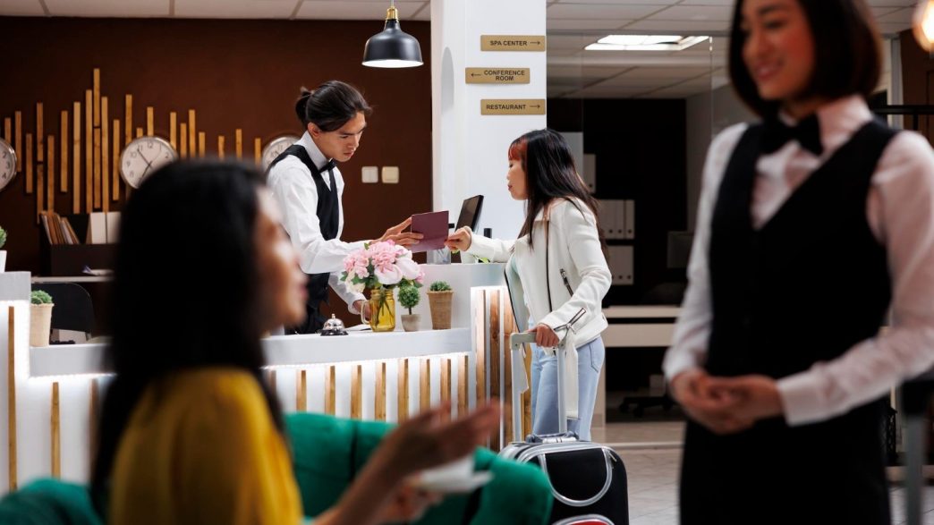 Staf Hotel Melayani Tamu