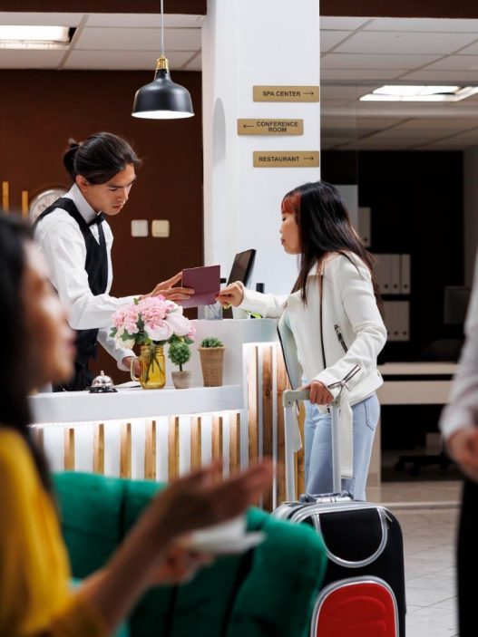 Staf Hotel Melayani Tamu