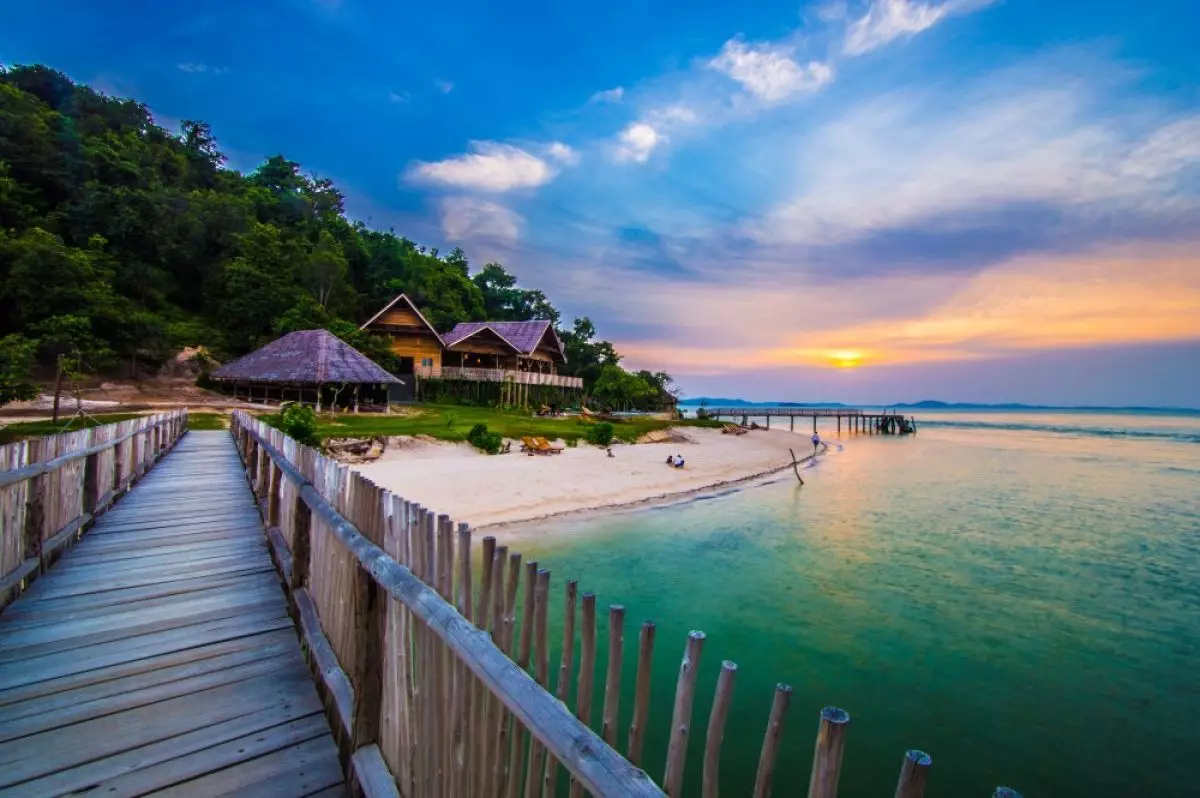 Sunset Telunas private Island
