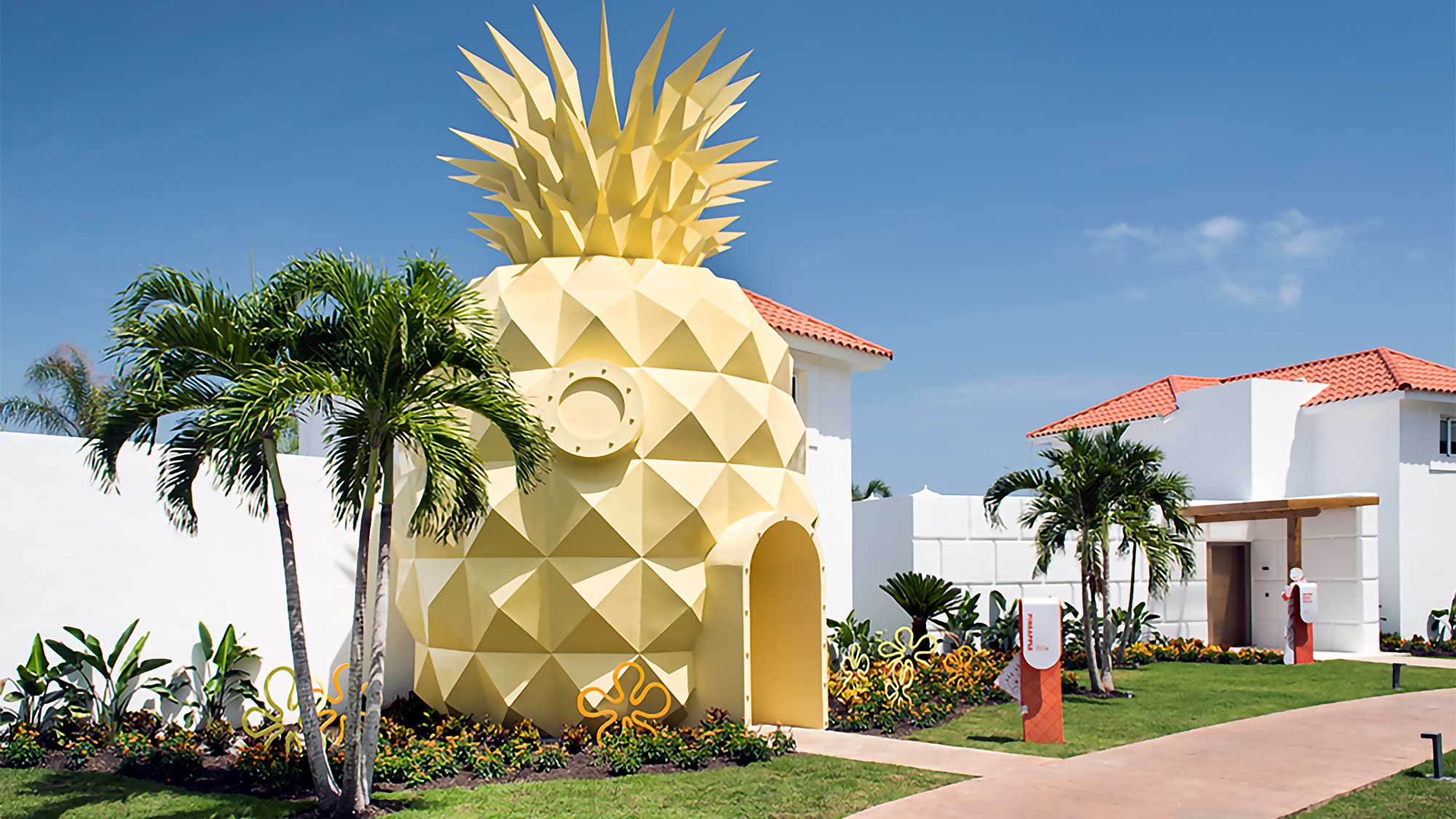 The Peneapple Pool Super Villa