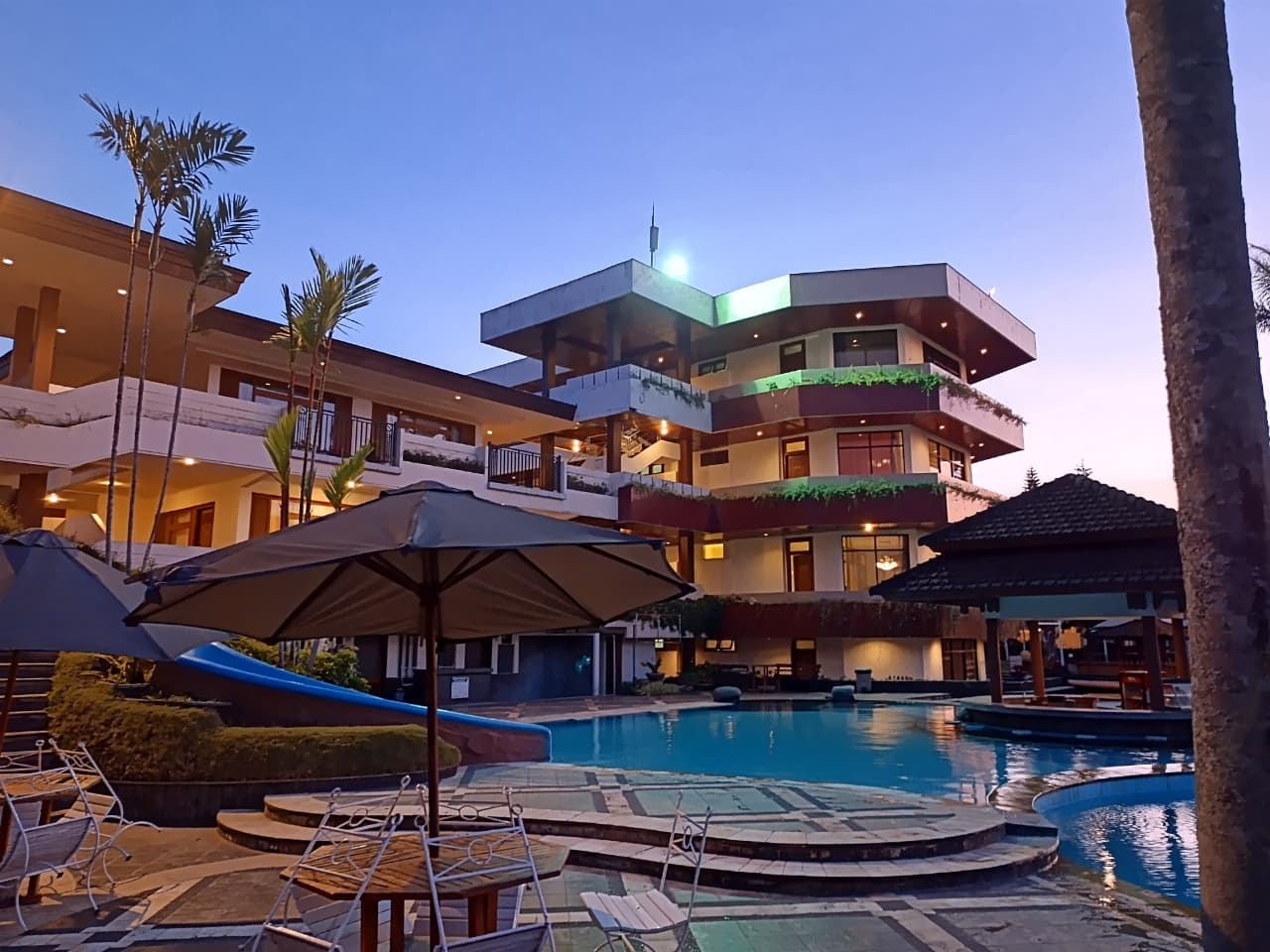 kolam renang hotel batu malang