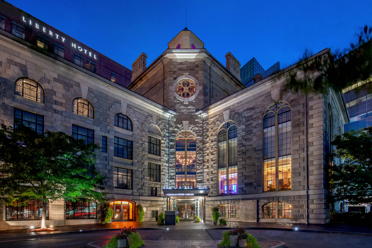 Luxury Hotel Boston (Hotel Bekas Penjara)
