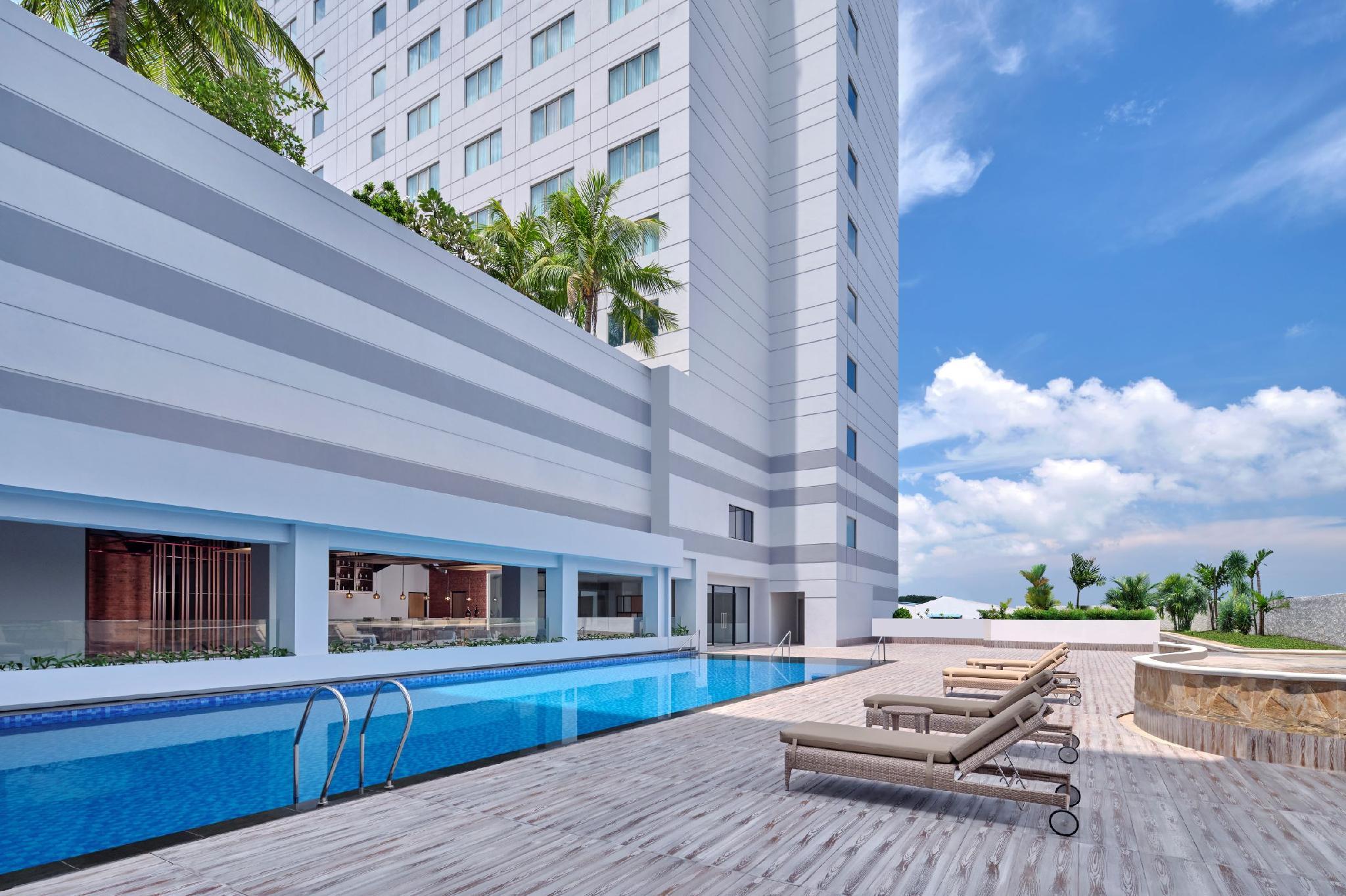 kolam renang grand eska hotel