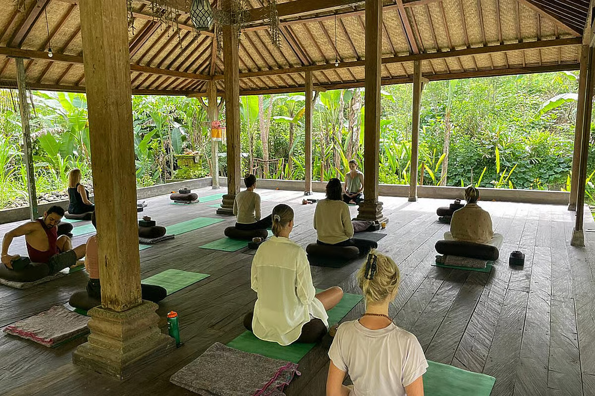 Tamu sedang Bermeditasi