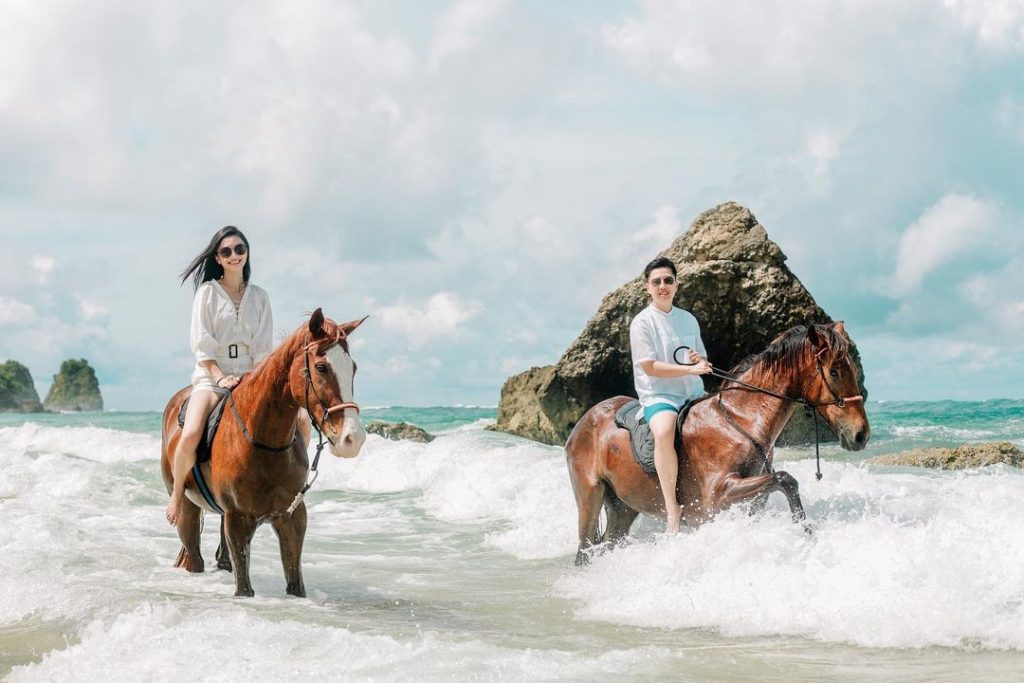 HORSEBACK SUMBA