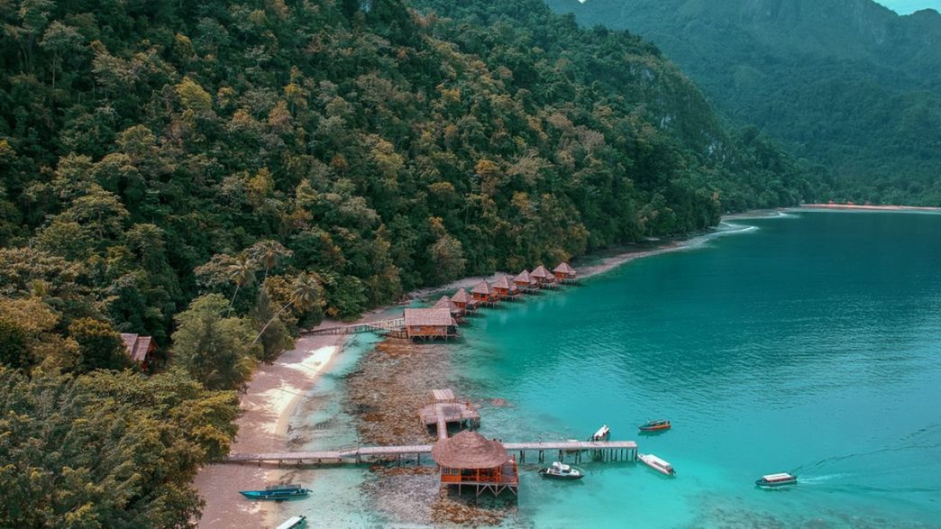 Hotel yang Bisa Dijangkau Pakai Perahu