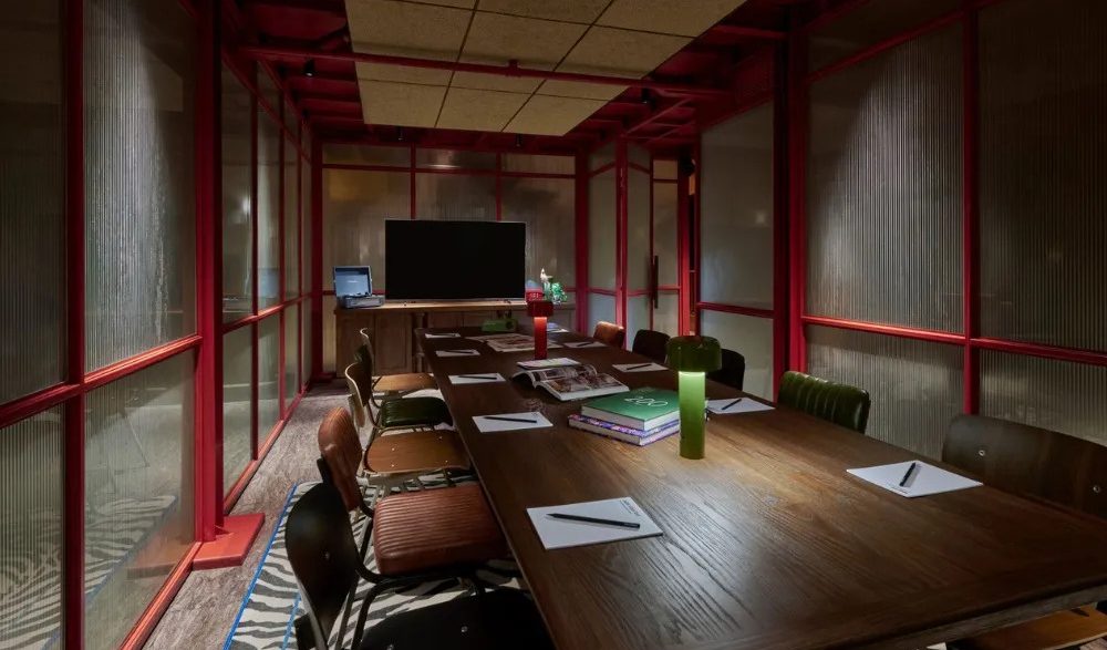 Work Space 25hours Hotel Jakarta The Oddbird