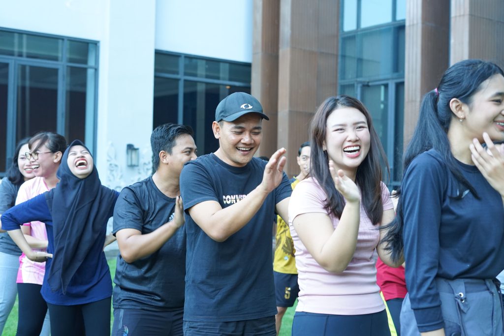 Sesi fun workout di Garden Kokoon Hotel Banyuwangi