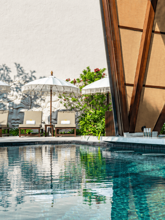 Nuju Uluwatu dengan kolam renang dan area bersantai yang tenang