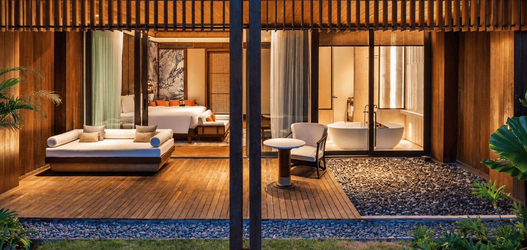 The Meru Sanur dengan interior vila bernuansa kayu, area bersantai, kamar tidur, dan bathtub