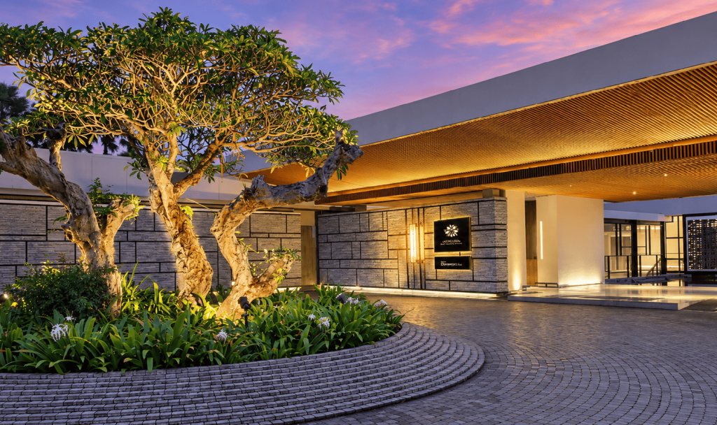 Area pintu masuk Angsana Bogor Gunung Geulis dengan taman dan desain modern