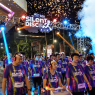 Aloft x BTN Silent Disco Run di Surabaya dengan peserta di depan panggung