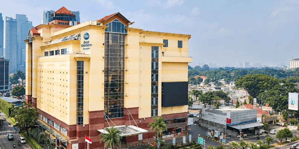 Best Western Senayan dikelilingi gedung dan kawasan perkotaan Jakarta