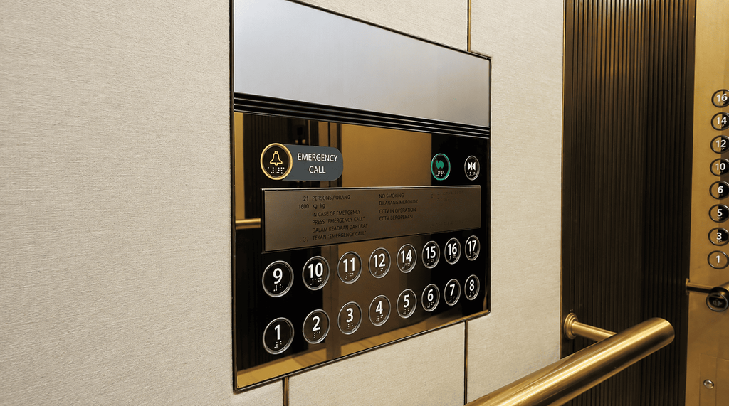 Panel lift hotel dengan tombol panggilan darurat