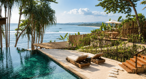 NIHI Sumba dengan kolam renang dan pemandangan pantai
