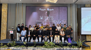 Peserta dan panitia konferensi pers Majestic Wedding Fair di Swiss-Belinn Manyar Surabaya