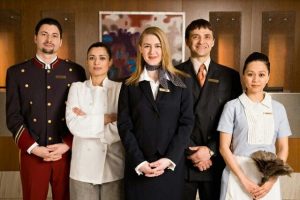 Staff Hotel dengan berbagai departemen