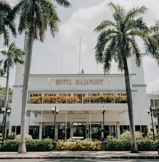 Hotel Majapahit menyimpan jejak sejarah Indonesia sekaligus mempertahankan arsitektur klasik yang menjadi ciri khasnya.