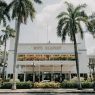 Hotel Majapahit menyimpan jejak sejarah Indonesia sekaligus mempertahankan arsitektur klasik yang menjadi ciri khasnya.