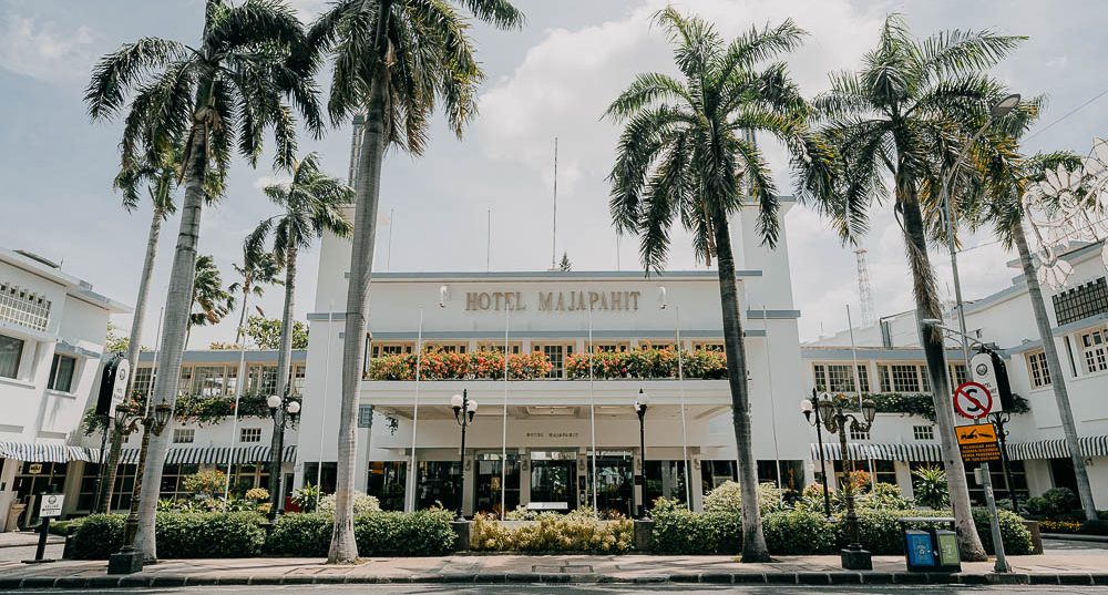 Hotel Majapahit menyimpan jejak sejarah Indonesia sekaligus mempertahankan arsitektur klasik yang menjadi ciri khasnya.