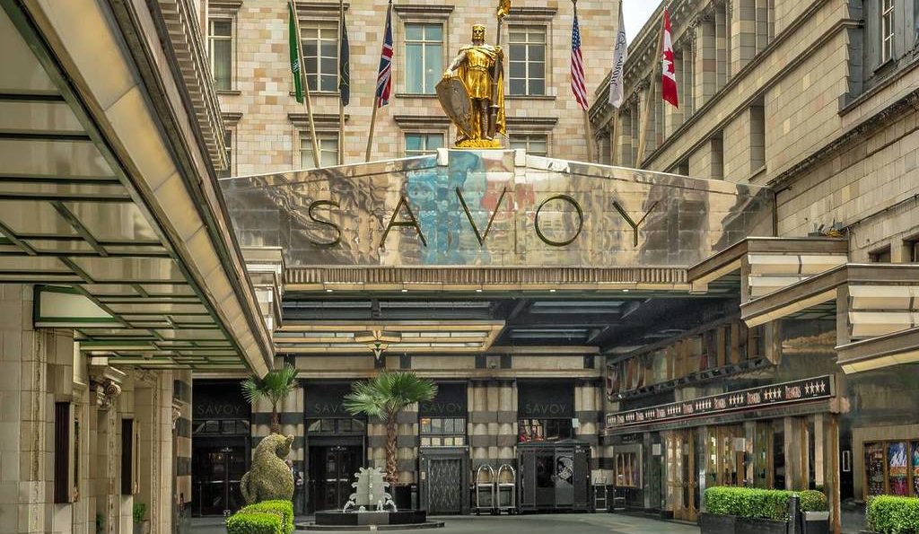 The Savoy memadukan kemewahan klasik dengan inovasi yang membuatnya tetap relevan hingga kini.