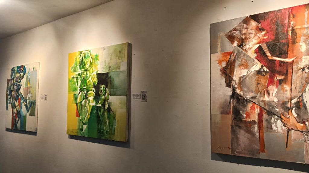 Deretan lukisan karya Yoseph Agus Tomo yang mengeksplorasi bentuk, warna, dan representasi tubuh dalam pameran “The Imaginary Bodies”
