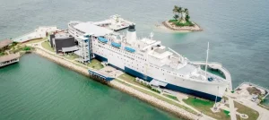 Doulos Phos The Ship Hotel, kapal bersejarah yang kini menjadi hotel di kawasan Bintan.