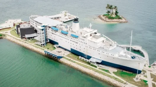 Doulos Phos The Ship Hotel, kapal bersejarah yang kini menjadi hotel di kawasan Bintan.
