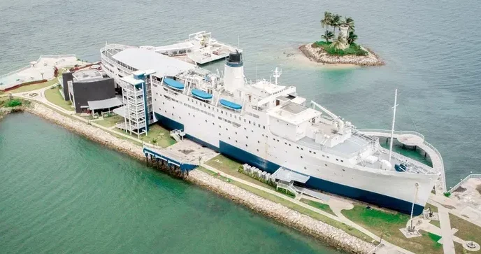 Doulos Phos The Ship Hotel, kapal bersejarah yang kini menjadi hotel di kawasan Bintan.